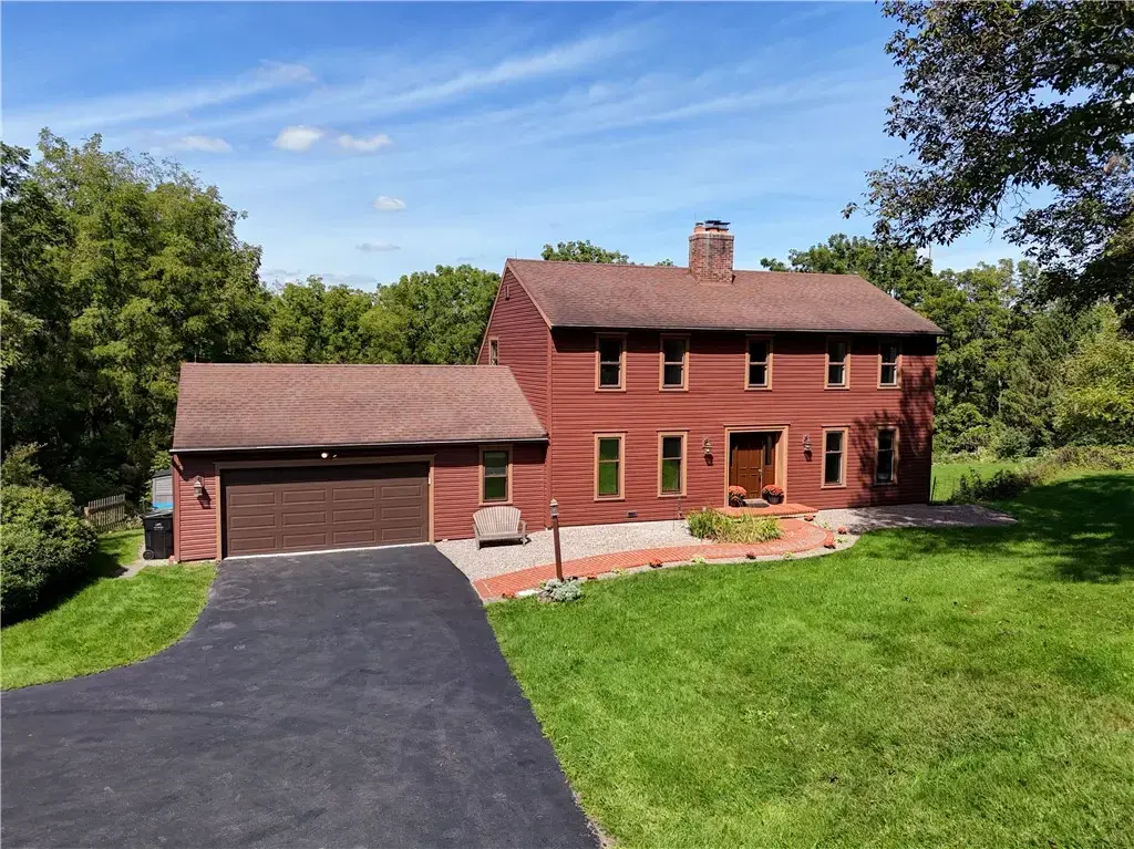 50 Victor Mendon Road, Mendon
