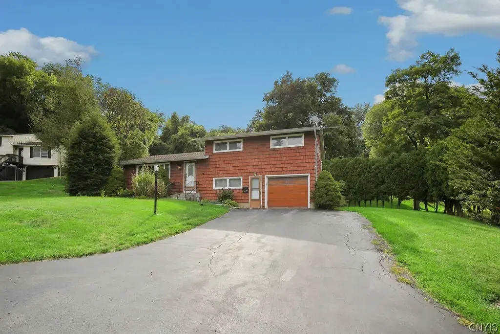 100 Oakridge Circle, Geddes