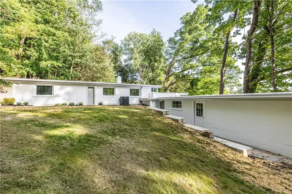 82 Lasalle Parkway, Perinton