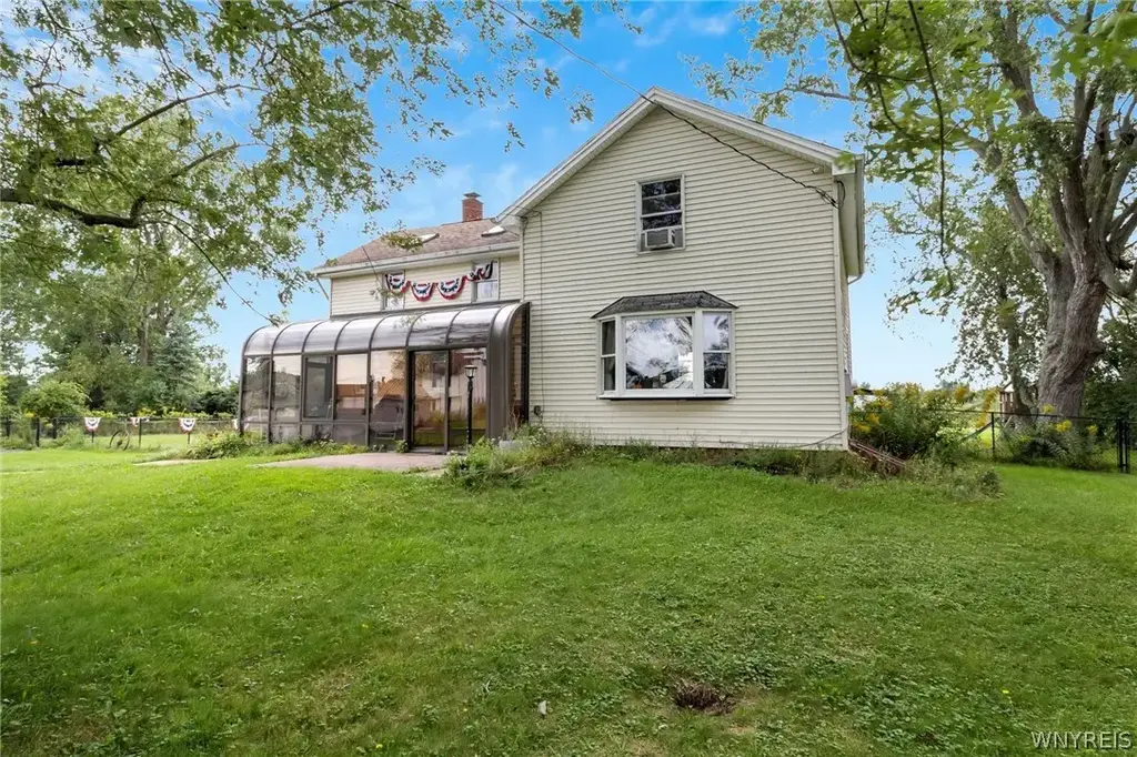 5166 William Street, Lancaster