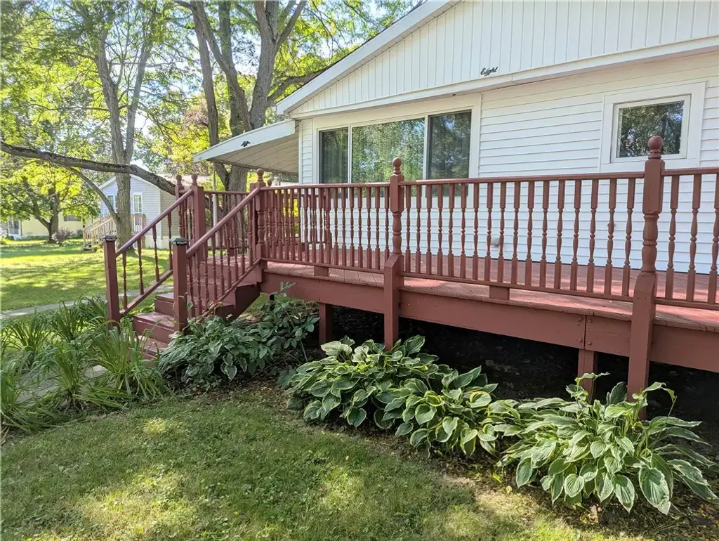 8 Gwyn Lane, West Bloomfield