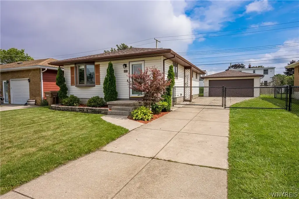 121 Saint Felix Avenue, Cheektowaga