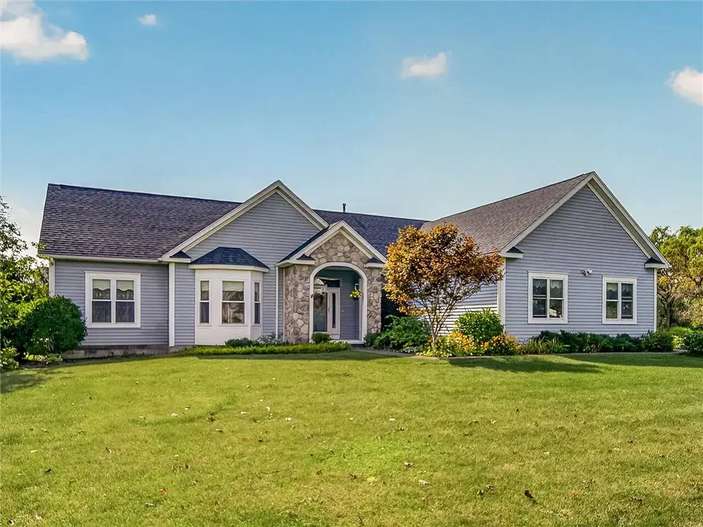 11 Thorn Apple Lane, Geneseo