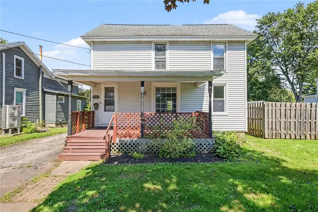 241 W Jackson Street, Palmyra