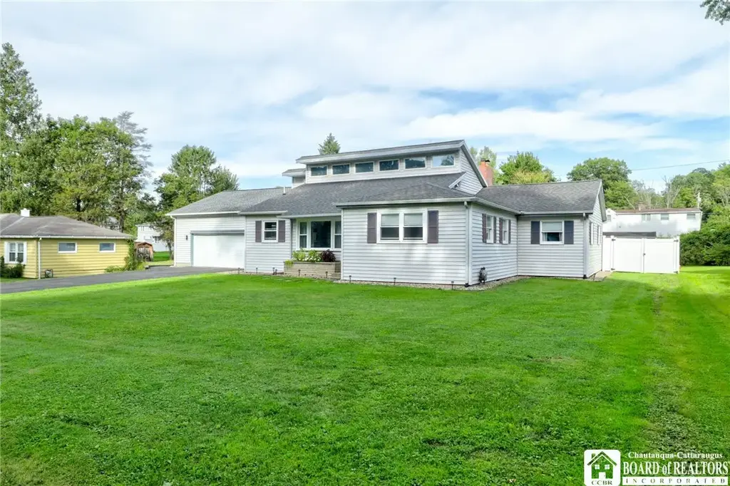 21 Stoneman Avenue, Busti