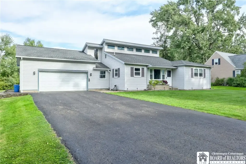 21 Stoneman Avenue, Busti