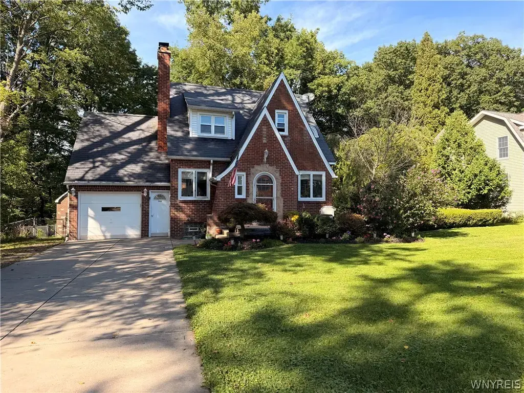 4468 Littlepine Road, Hamburg
