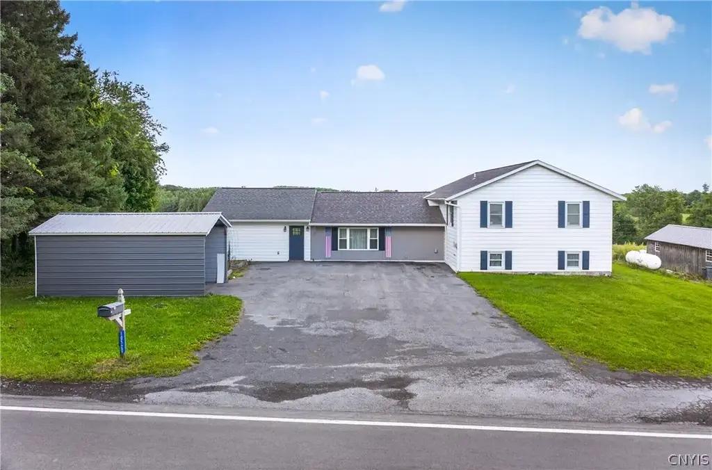10527 Roberts Road, Litchfield