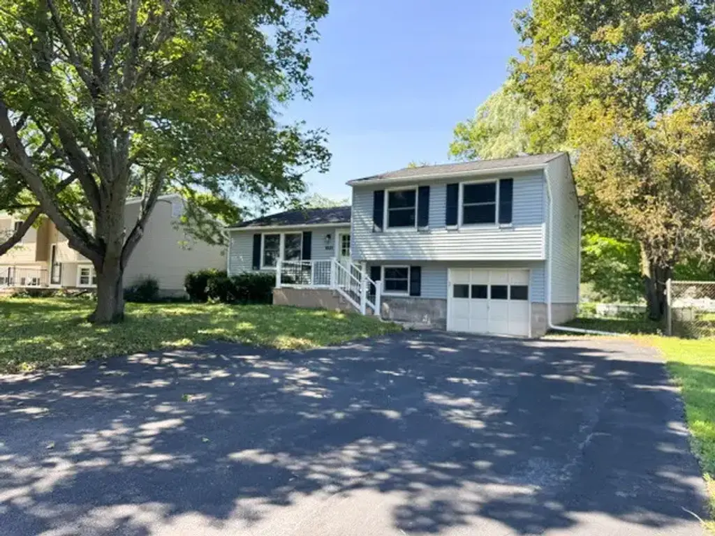 1531 Redfern Drive, Farmington