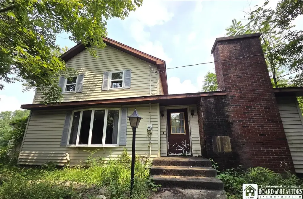 2250 James Avenue, Busti