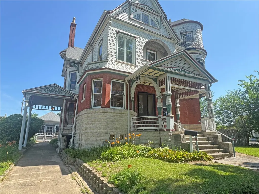 300 W Prairie Avenue, Decatur
