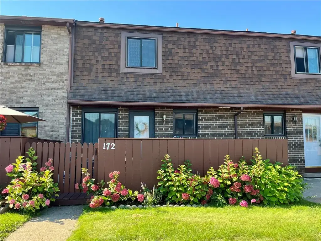 172 Surrey Hill Way, Henrietta
