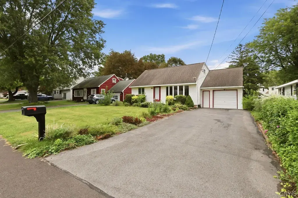109 Manor Drive, Manlius