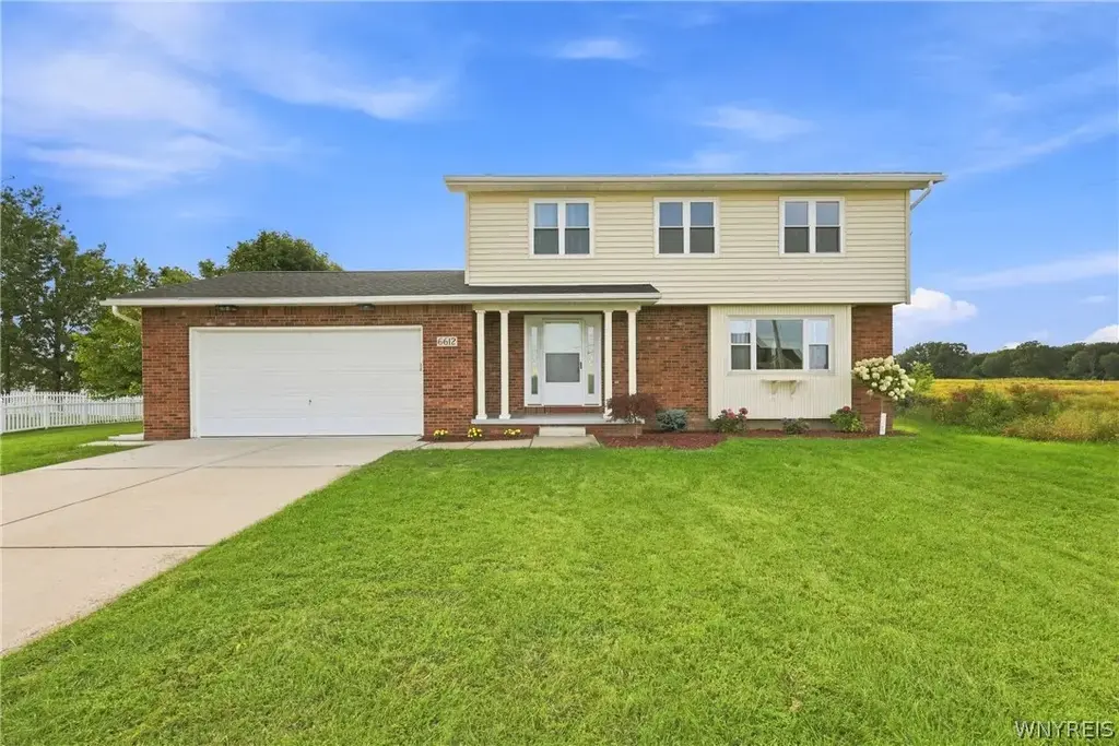 6612 Townline Road, Wheatfield