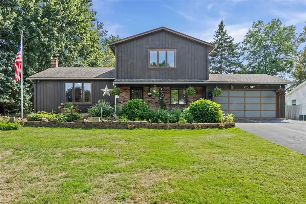 75 Woodedge Lane, Greece