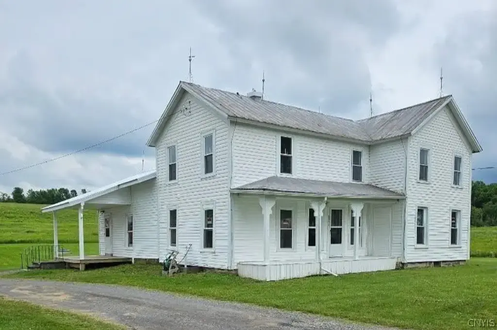 8052 Hayes Road, Worth