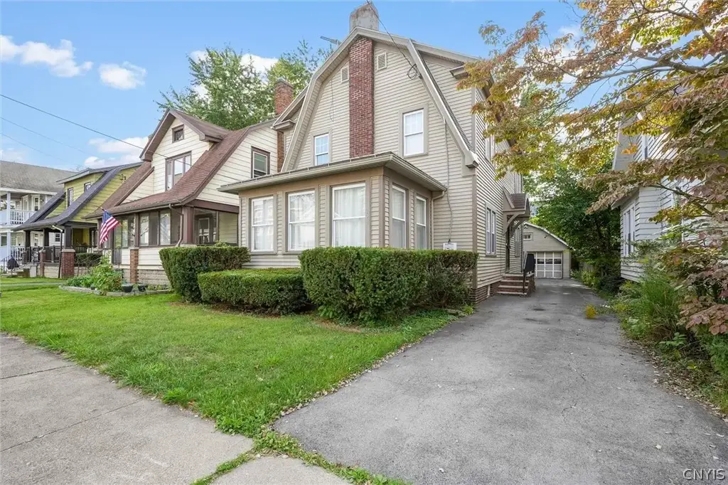 130 Clifton Place, Syracuse