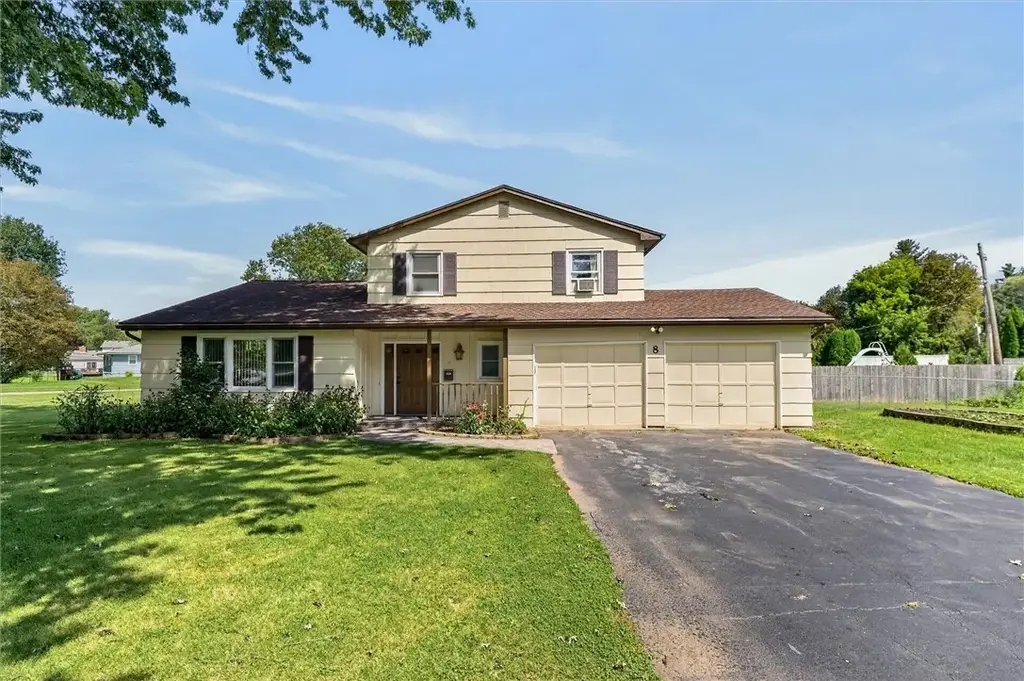 8 Mendota Circle, Greece