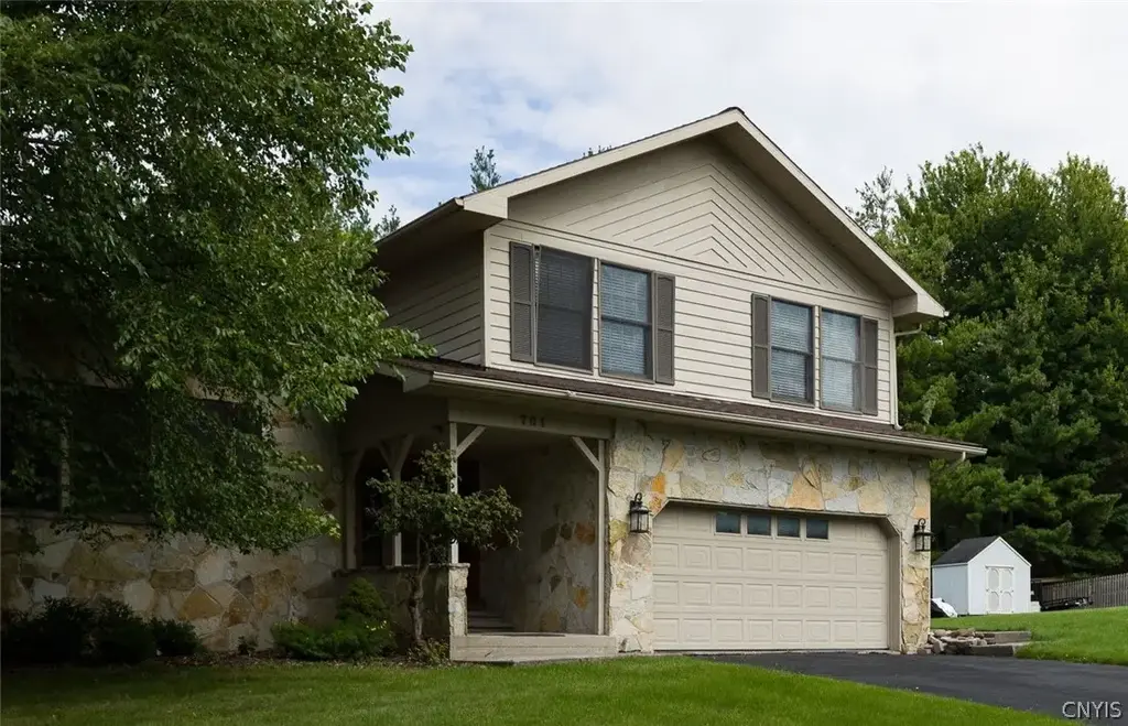 701 Greensview Drive, Watertown City