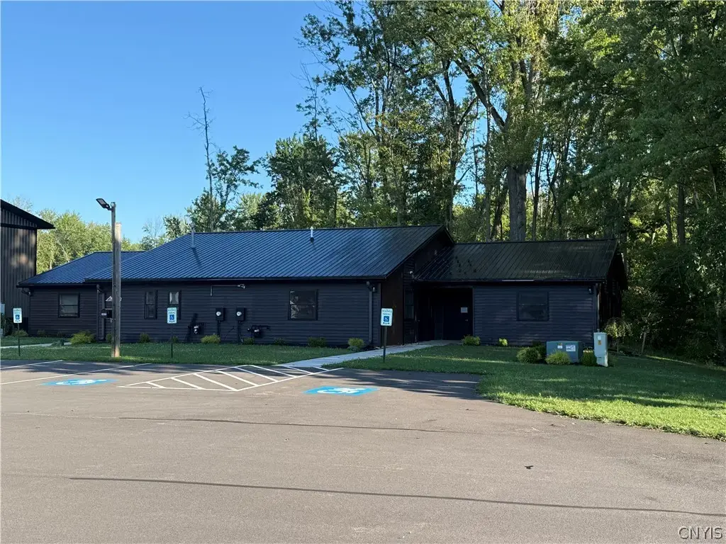 8289 Loop Road, Lysander