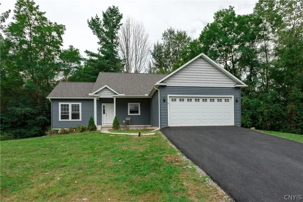 9 Platten Drive, Elbridge