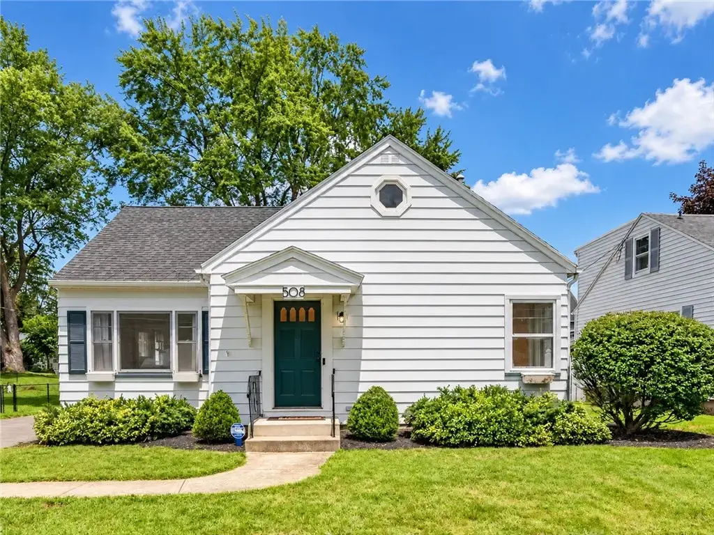 508 Roosevelt Road, East Rochester