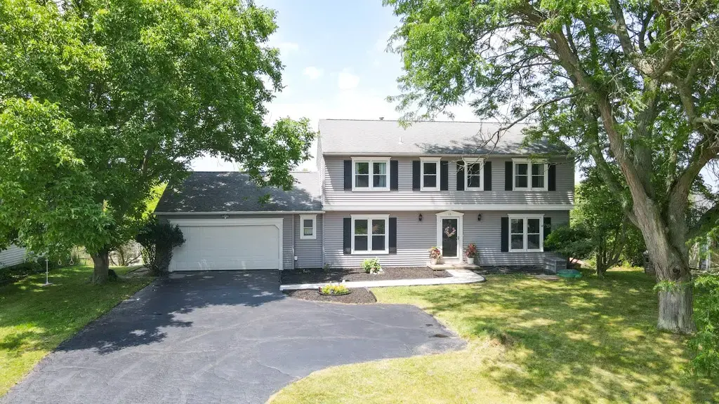 53 Selborne Chase, Perinton