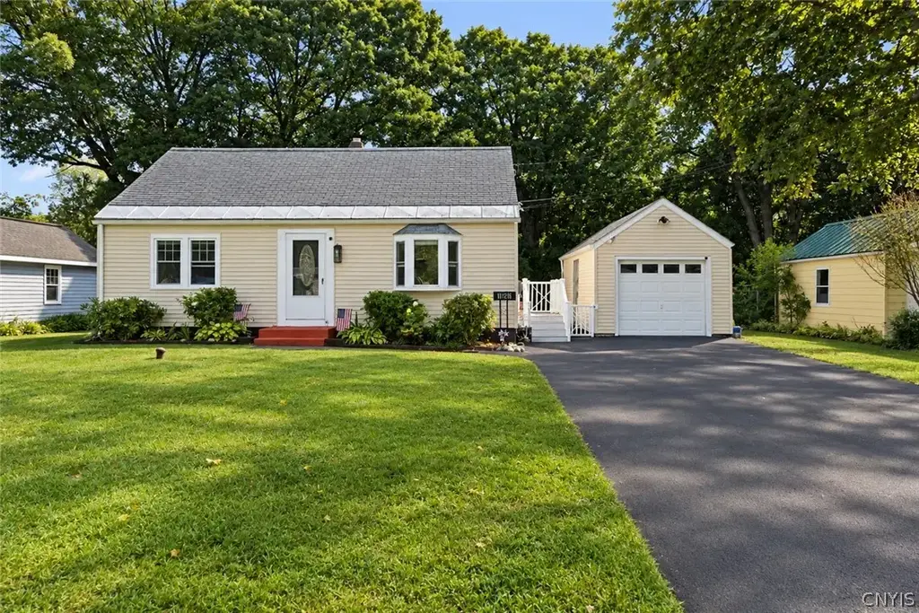 126 Heins Avenue, Clay
