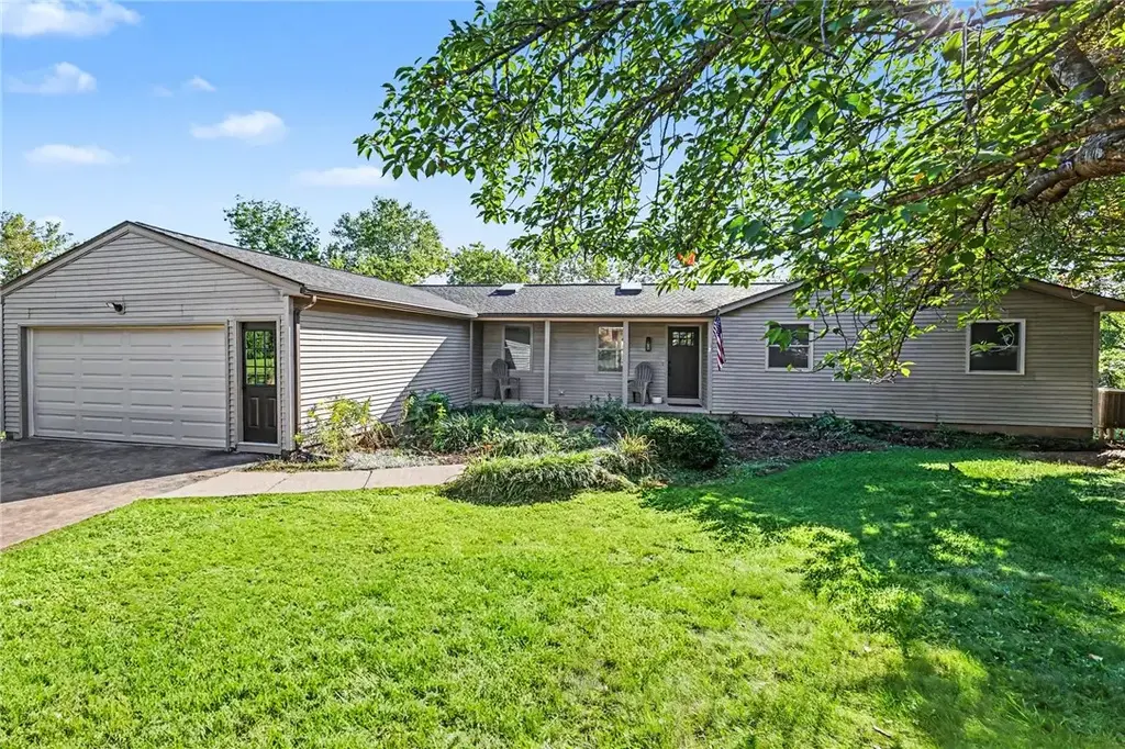 24 Sandpiper Hollow, Perinton