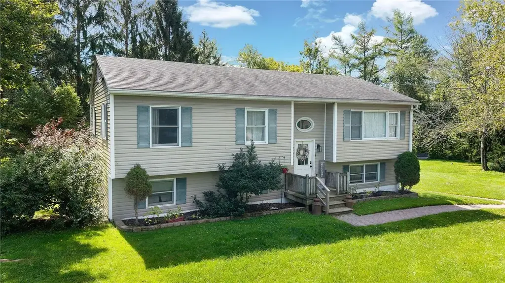 107 County Highway 33w, Middlefield