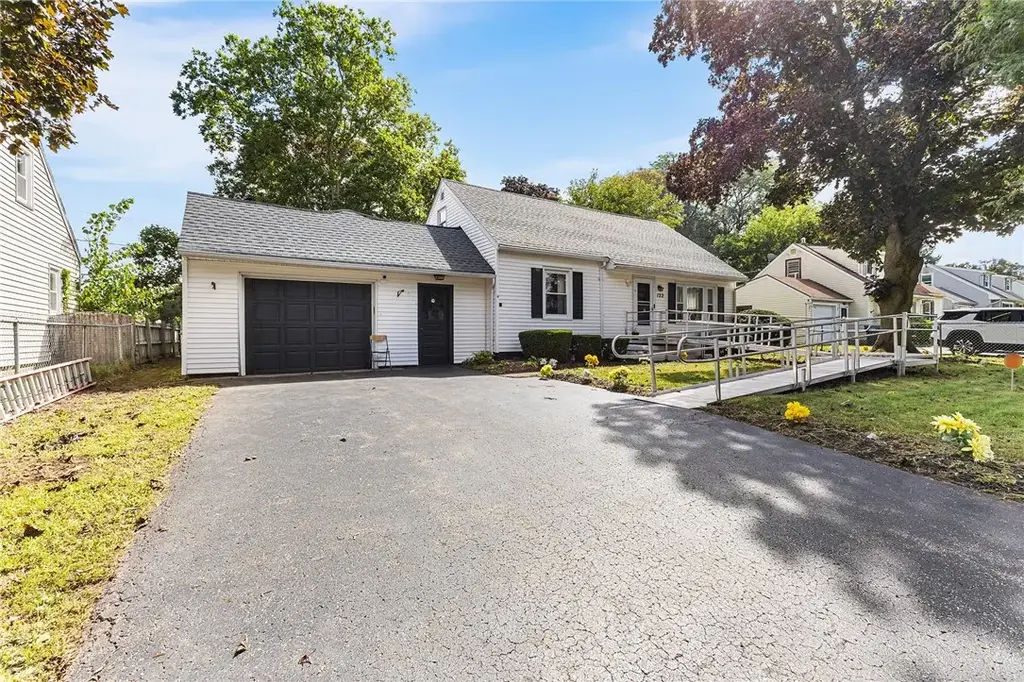 122 Harvest Drive, Greece
