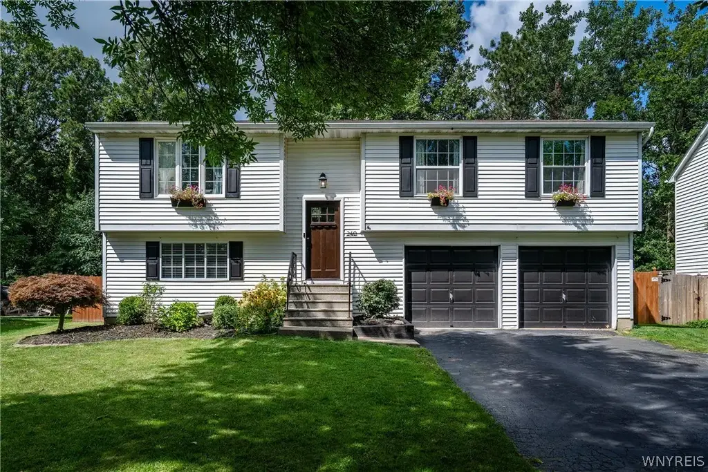 240 Greengage Circle, Amherst