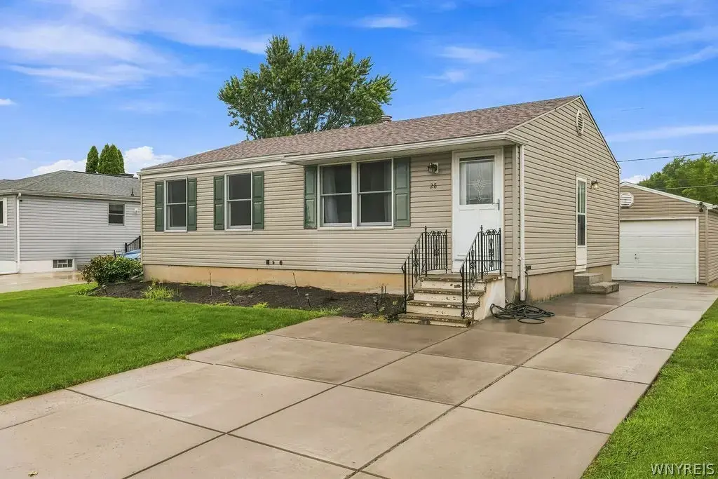 28 S Seine Drive, Cheektowaga