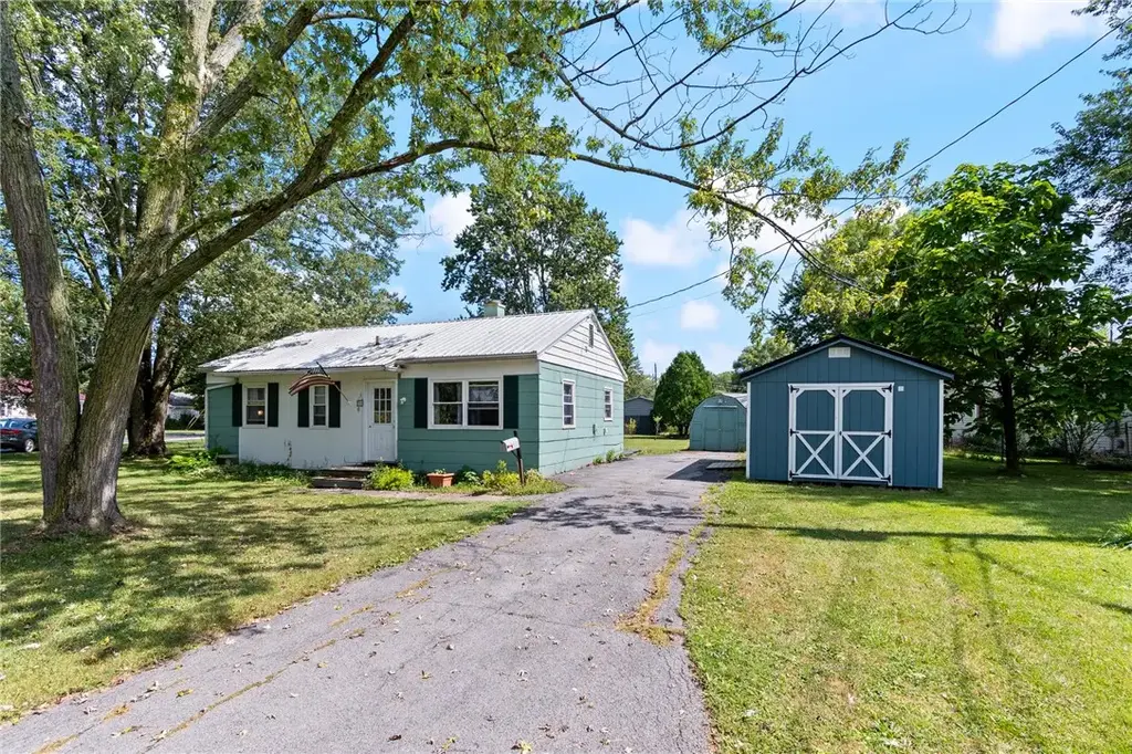 6 Seneca Manor Drive, Seneca Falls
