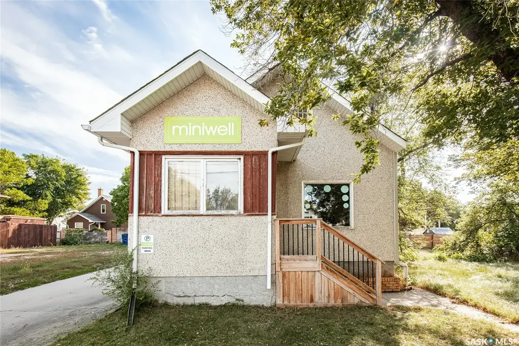 877 9th Avenue Nw, Moose Jaw