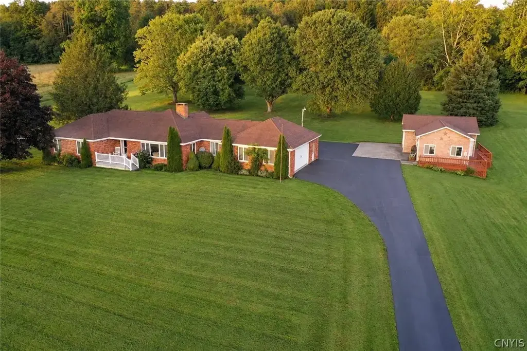 5722 County Road 48, Amity