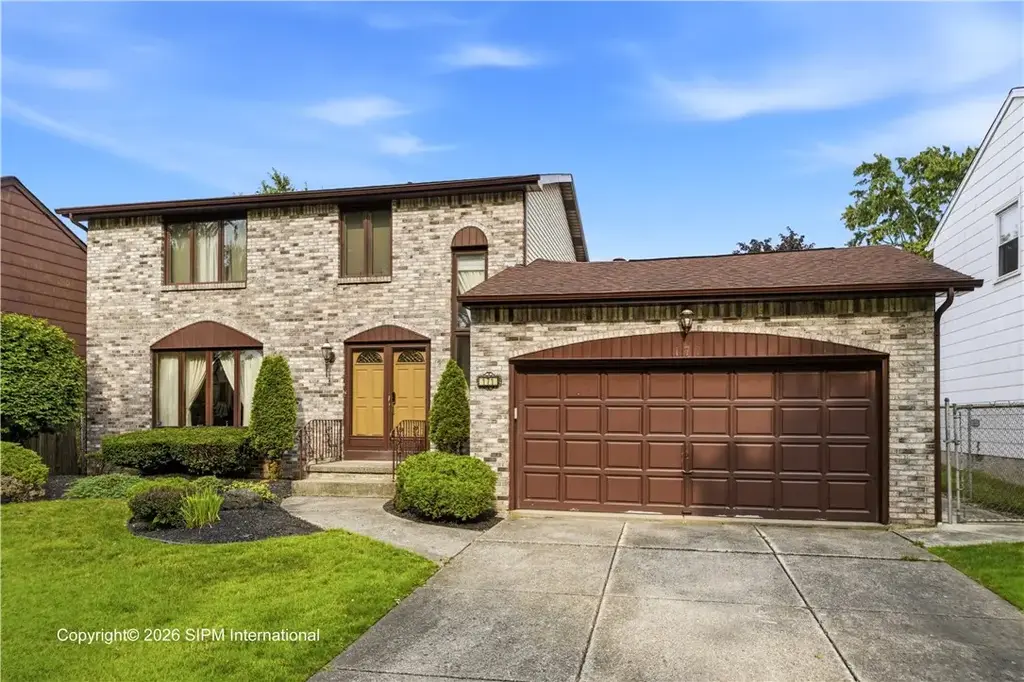 171 Sprucewood, Amherst