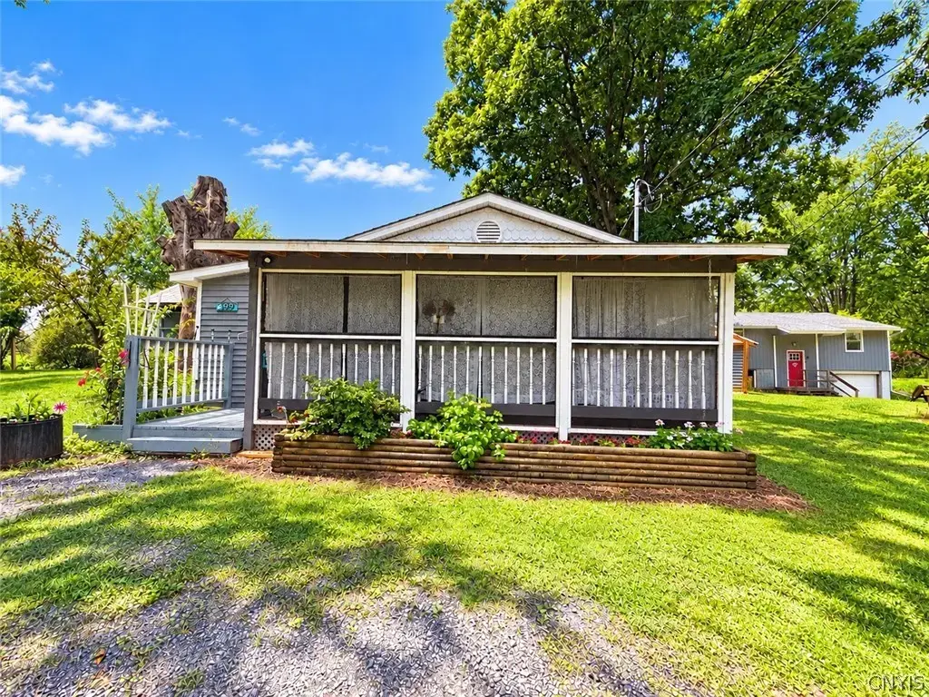 399 Pendergast Rd, Granby