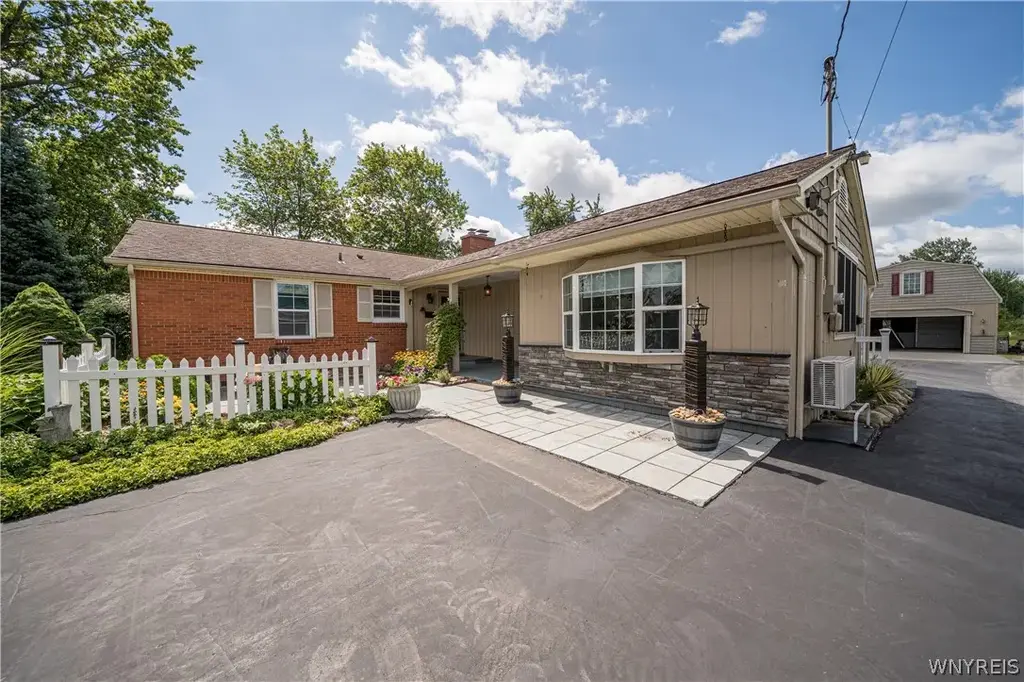 514 New Road, Amherst