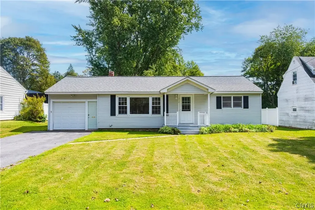 214 Fairway Drive, New Hartford