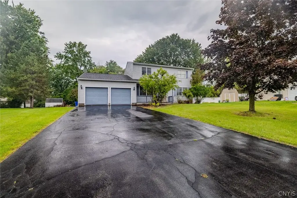 7679 Glenview Drive, Cicero