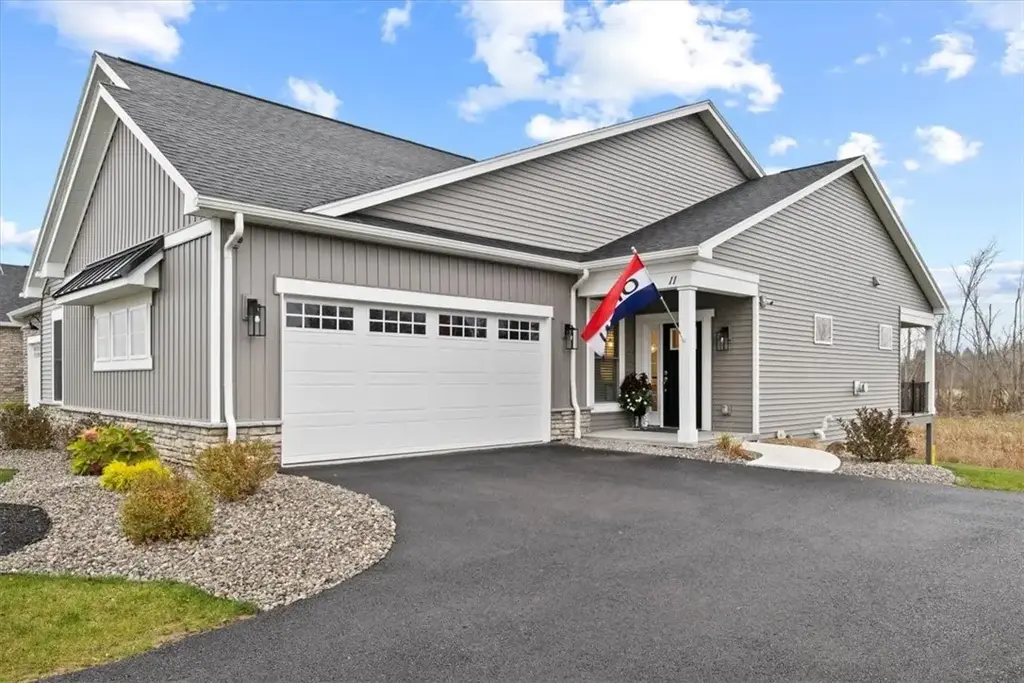 11 Cedarway Circle # 240, Webster