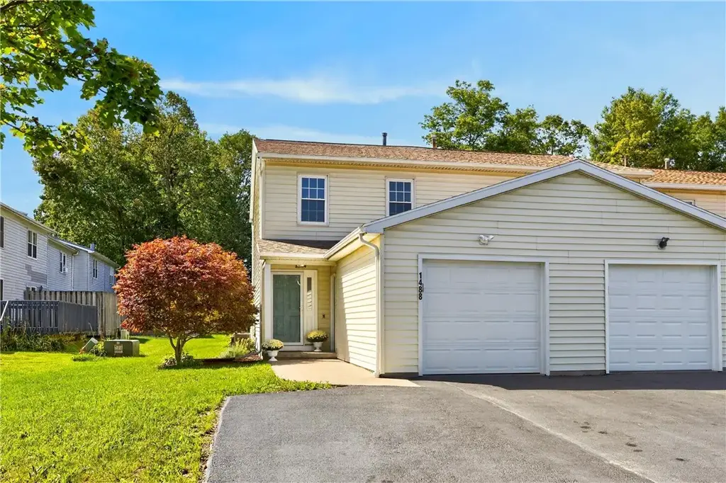 1488 Wood Drive, Farmington