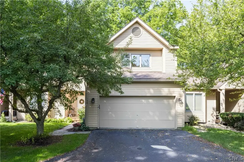 109 White Heron Circle, Manlius