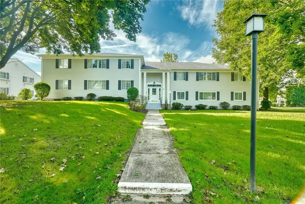 24 Colonial Parkway # B, Pittsford