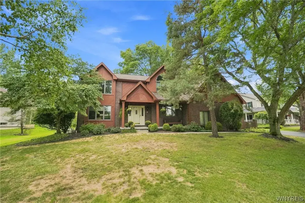 160 Fox Meadow Lane, Orchard Park
