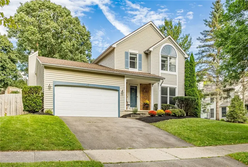 43 Erie Crescent, Perinton