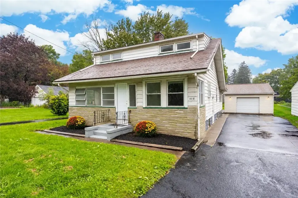 1518 Chili Avenue, Gates