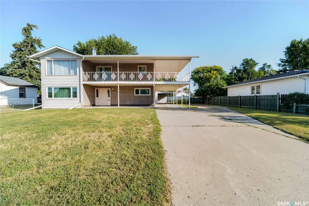 926 Hall Street, Moose Jaw
