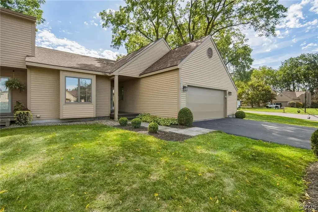 212 White Heron Circle, Manlius